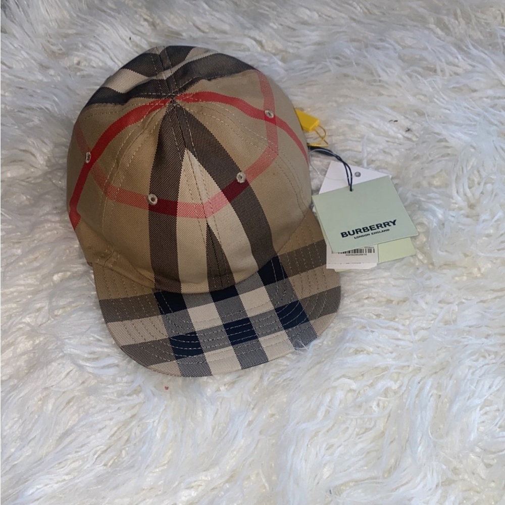 New with tags 🏷️ 💯 Authentic Vintage Print Cap size Large (Reversible)